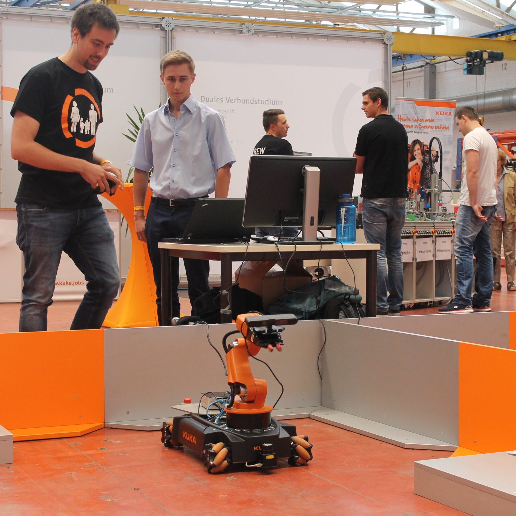 Attachment Details Bild-Filter Keine  Titelbild_Teaser_KUKA-Eroeffnung-Entwicklungs-und-Technologiezentrum